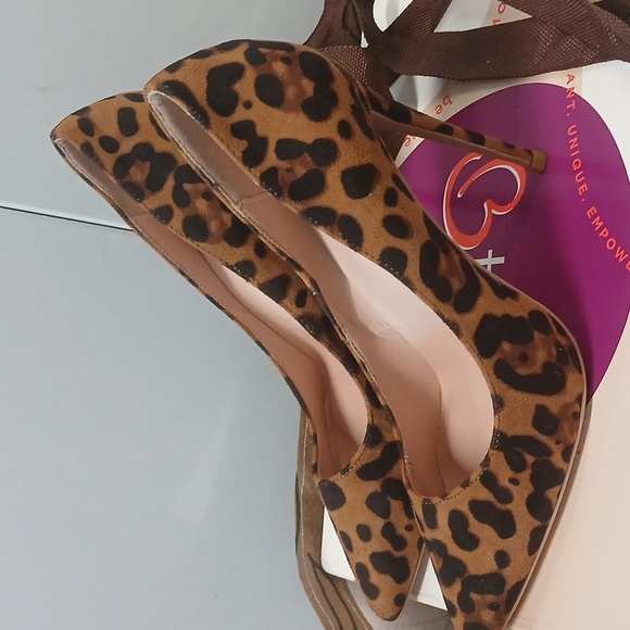 🆕️ Leopard print heels - Picture 7 of 9